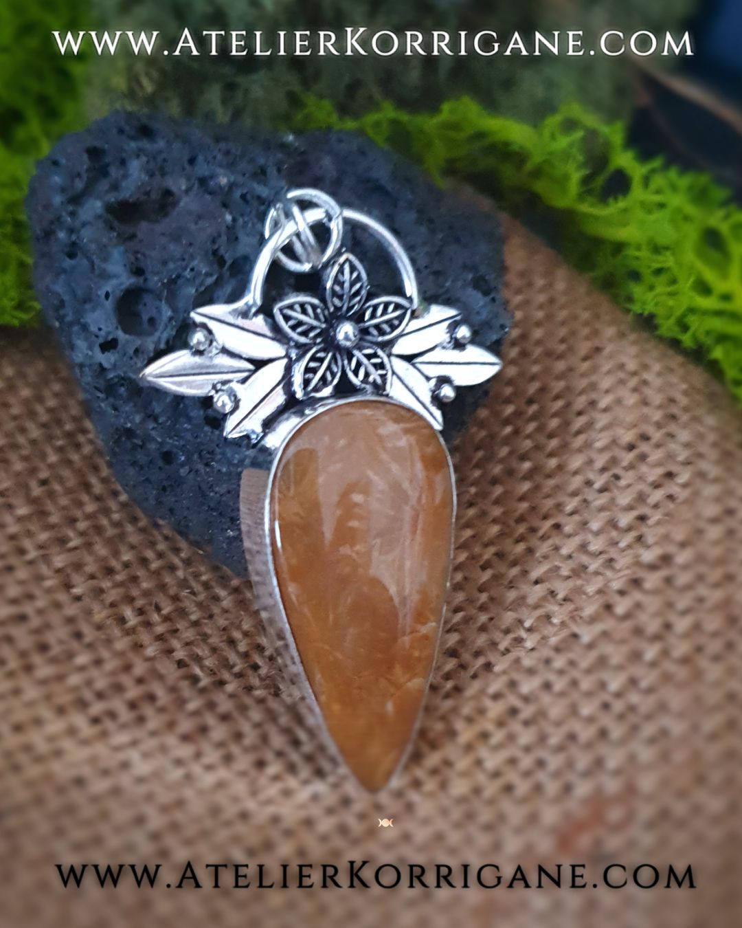 Pendentif Fleur de Beltane en Argent Massif et Fossile de Corail