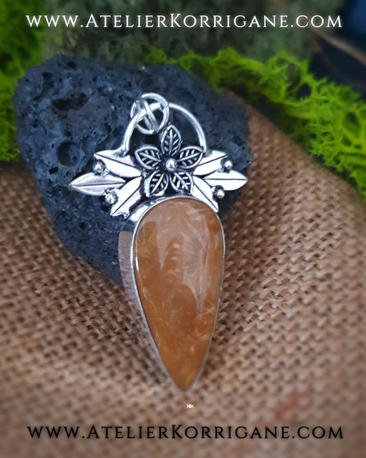 Pendentif Fleur de Beltane en Argent Massif et Fossile de Corail