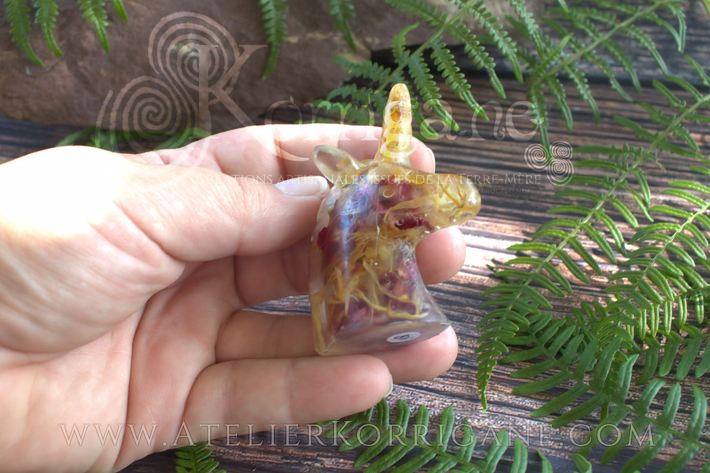 Figurine totem Licorne aux plantes