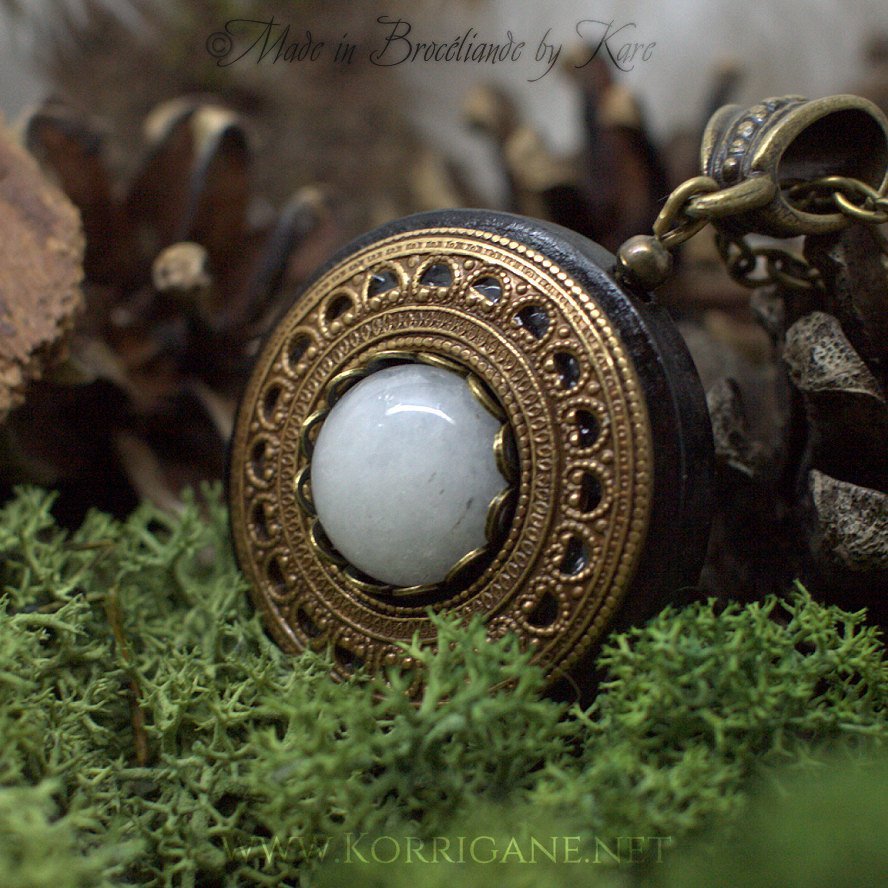 Collier Protection Pendentif 'Amddiffyn' Jade Blanc - korrigane