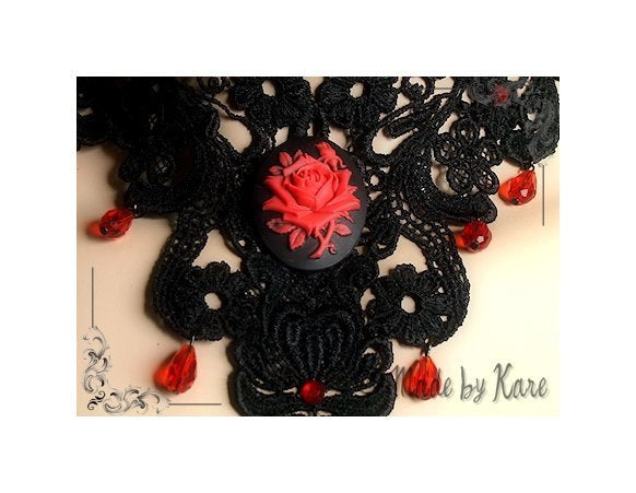 Dramatic Red Collier Tour de Cou Noir Victorien - korrigane