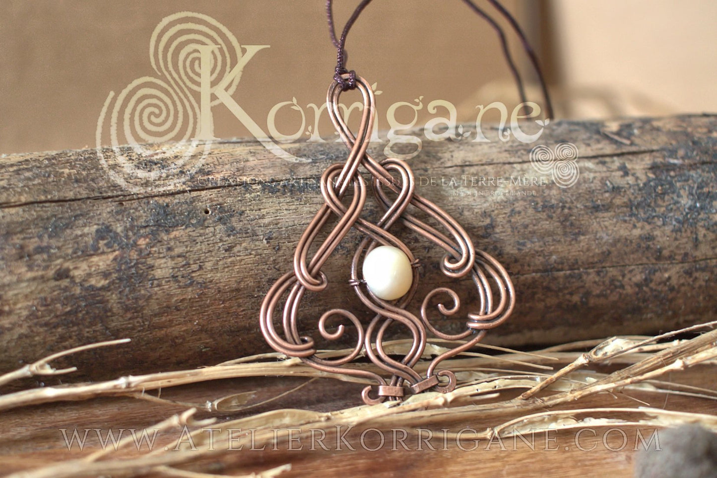 Pendentif Entrelacs - Véritable Perle (huitre) - Cuivre martelé et patiné main - korrigane