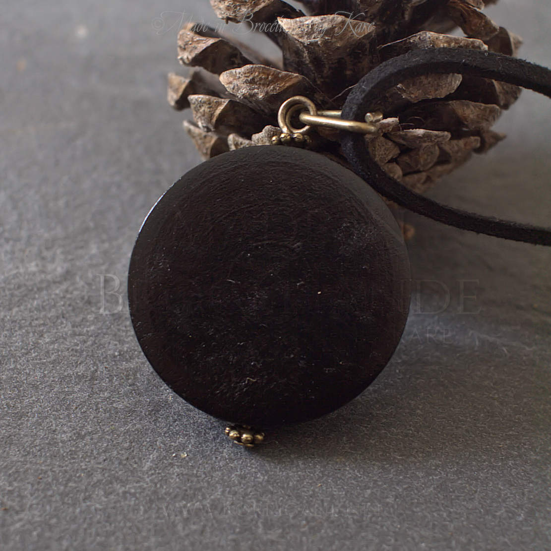 Amulette "Lleuad" Collier de Protection Lune Wicca Onyx Talisman Triple Déesse Korrigane