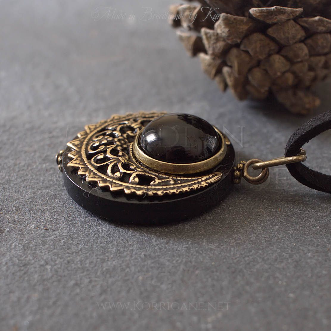 Amulette "Lleuad" Collier de Protection Lune Wicca Onyx Talisman Triple Déesse Korrigane