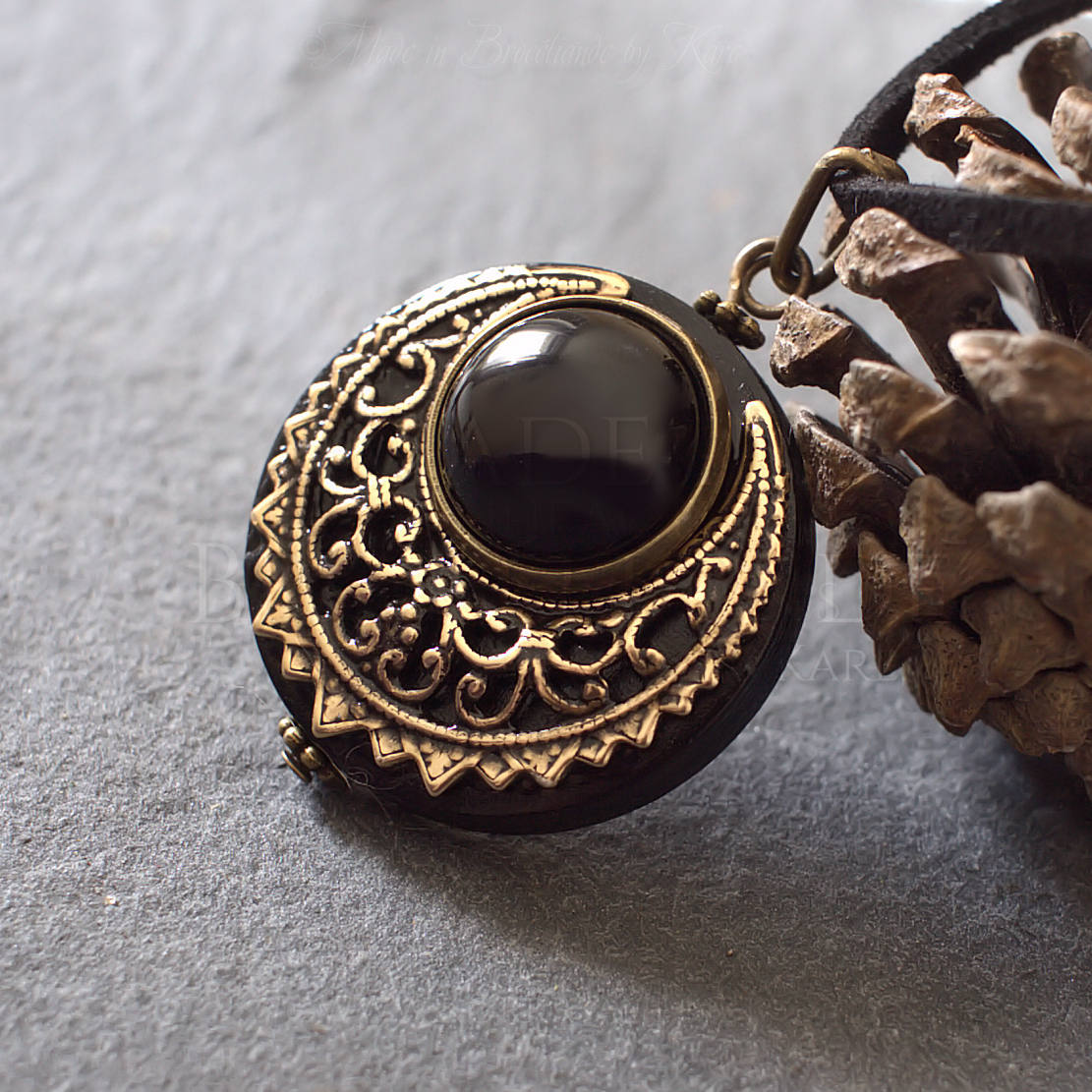 Amulette "Lleuad" Collier de Protection Lune Wicca Onyx Talisman Triple Déesse Korrigane