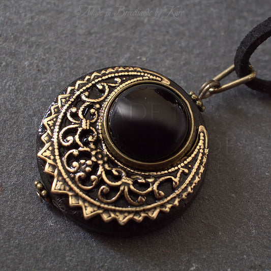 Amulette "Lleuad" Collier de Protection Lune Wicca Onyx Talisman Triple Déesse Korrigane