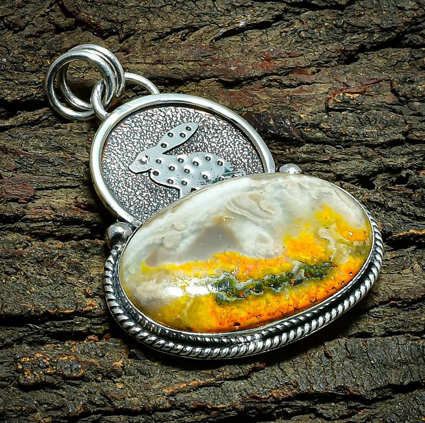 Pendentif Lièvre d'Ostara en Jaspe Bourdon et Argent Massif Korrigane