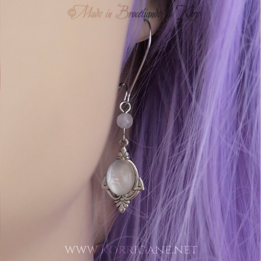 Boucles d'Oreilles "Elfe Blanche" cabochon de verre et perles de Jaspe Korrigane