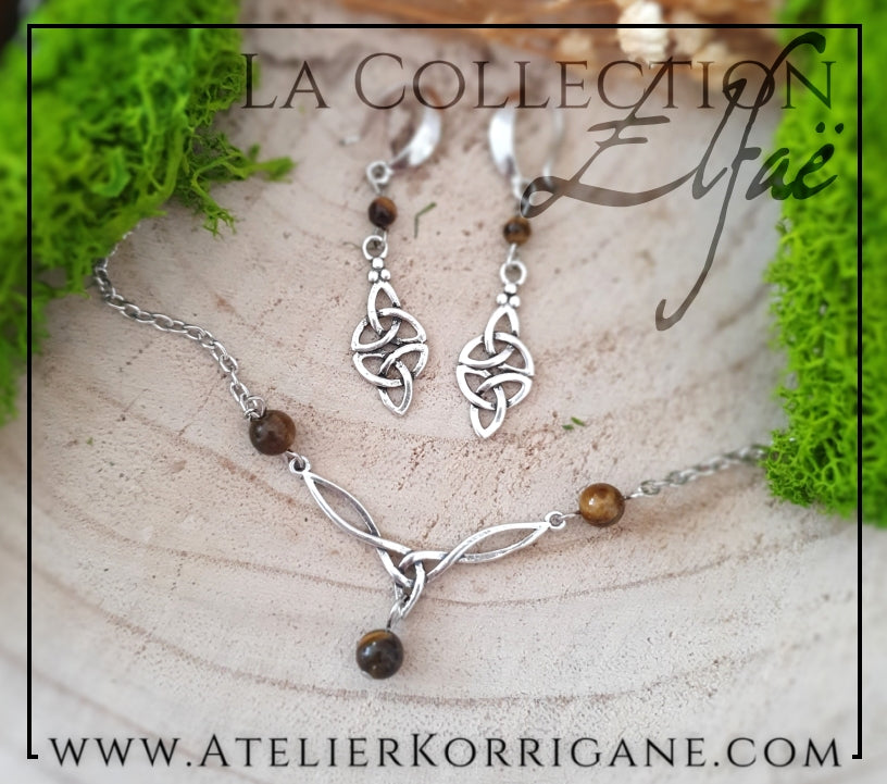 Boucles d'Oreilles Elfiques en Œil de Tigre avec Triquetra Celtique Korrigane