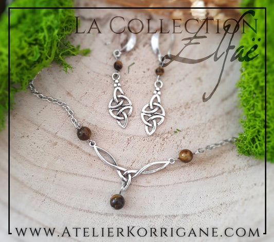 Boucles d'Oreilles Elfiques en Œil de Tigre avec Triquetra Celtique Korrigane