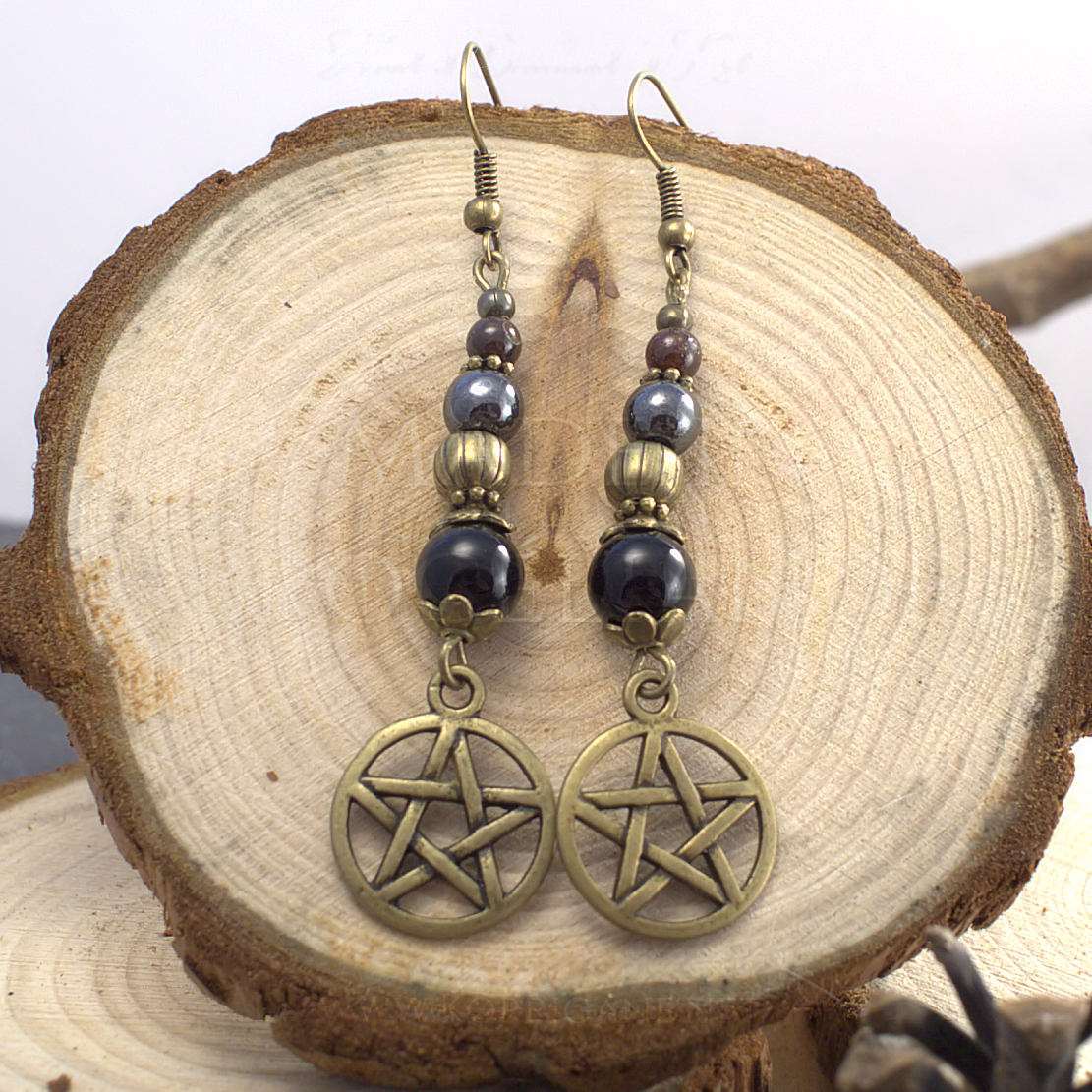 Boucles d'Oreilles Kendoniañ - Pentagramme Pentacle Wicca - Onyx, Grenat, Hématite - Artisanat Made In Brocéliande - France - Lithothérapie Korrigane