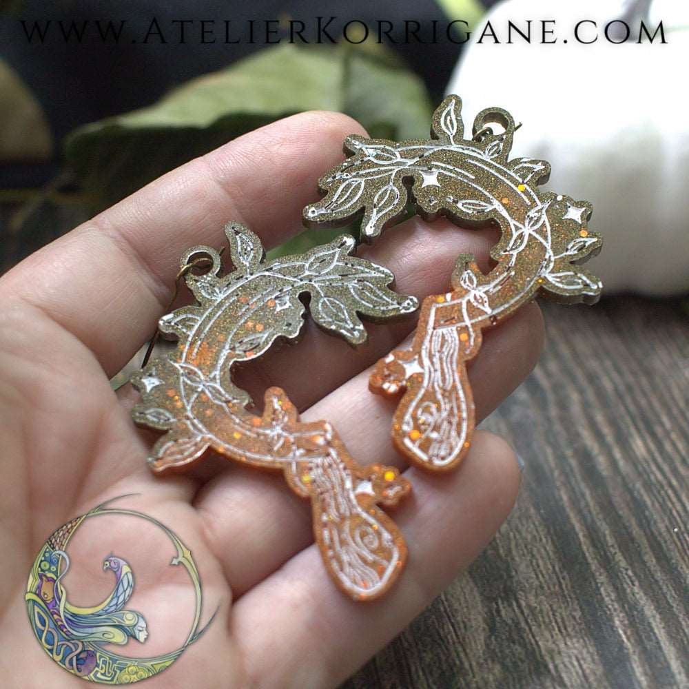 Boucles d'Oreilles Serpes Druidiques Les P'tites Witchy Cuivré et Vert Foret Korrigane