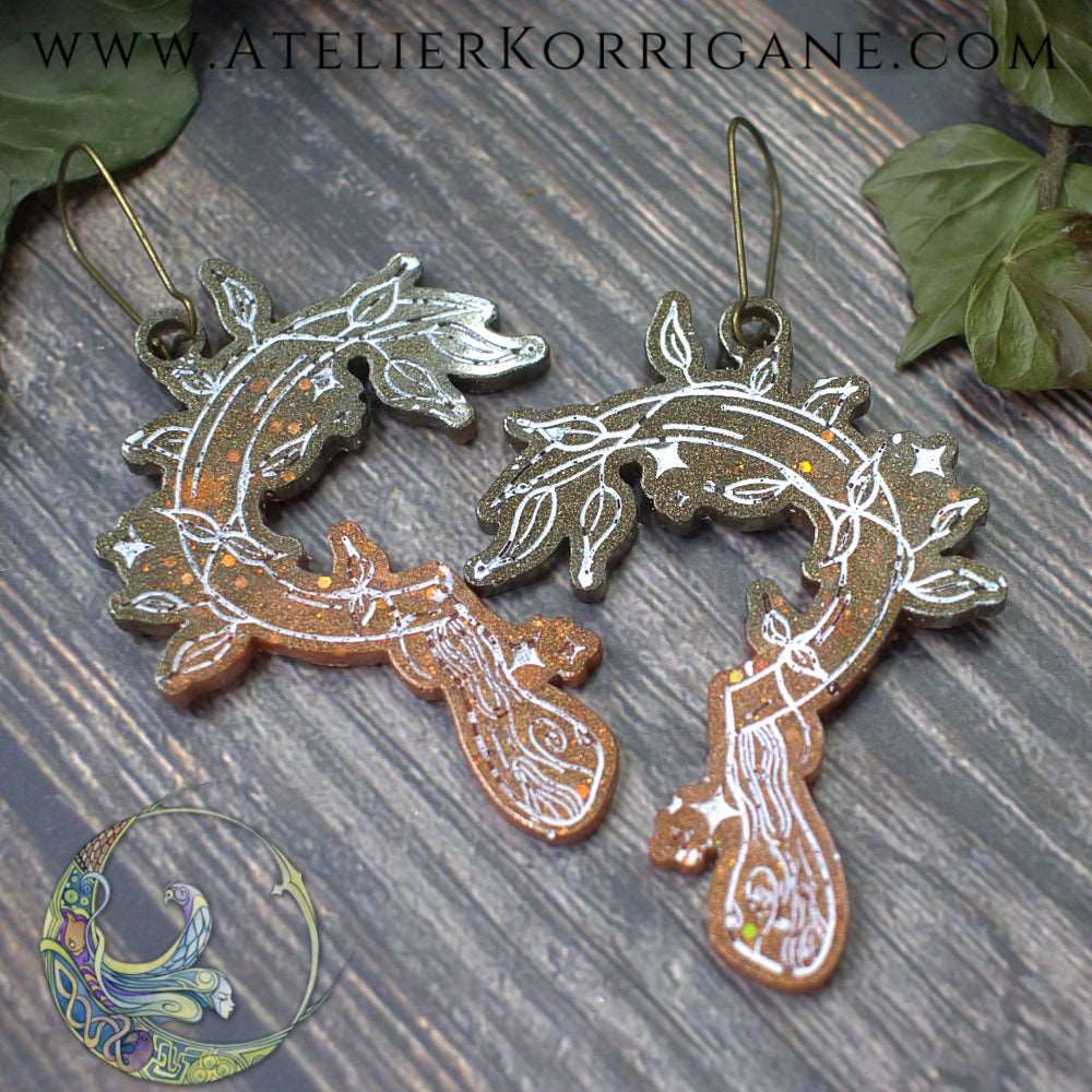 Boucles d'Oreilles Serpes Druidiques Les P'tites Witchy Cuivré et Vert Foret Korrigane