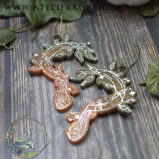Boucles d'Oreilles Serpes Druidiques Les P'tites Witchy Cuivré et Vert Foret Korrigane