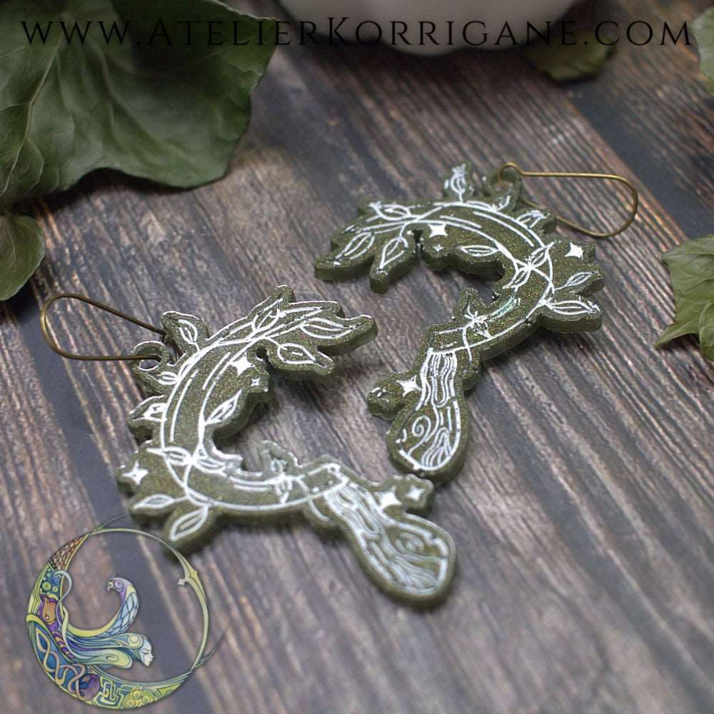 Boucles d'Oreilles Serpes Druidiques Les P'tites Witchy  Vert Foret Korrigane