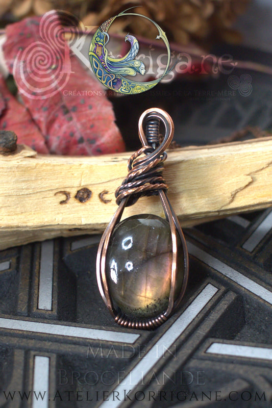 Pendentif Brumes en Labradorite Rose-Violet et Cuivre Korrigane