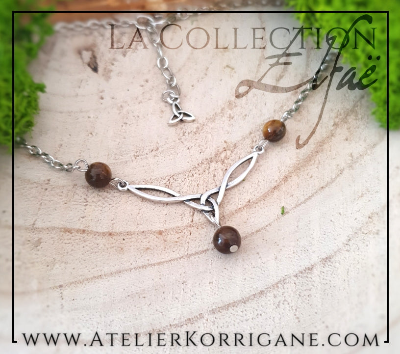 Collier Elfique en Œil de Tigre avec Triquetra Celtique Korrigane