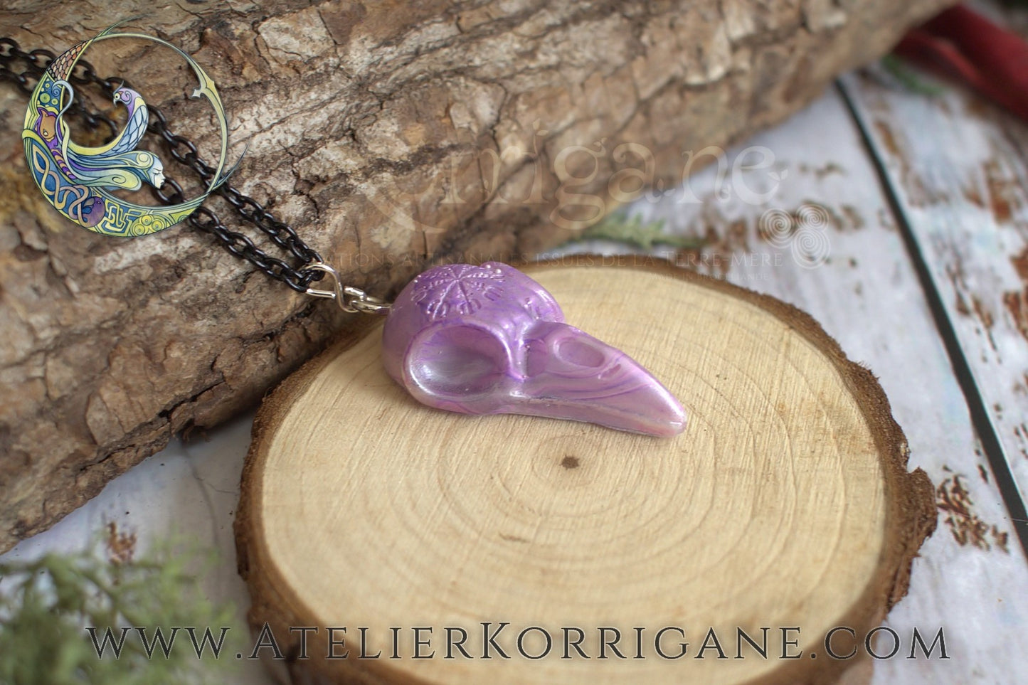 Pendentif Totem Corbeau Mauve Korrigane
