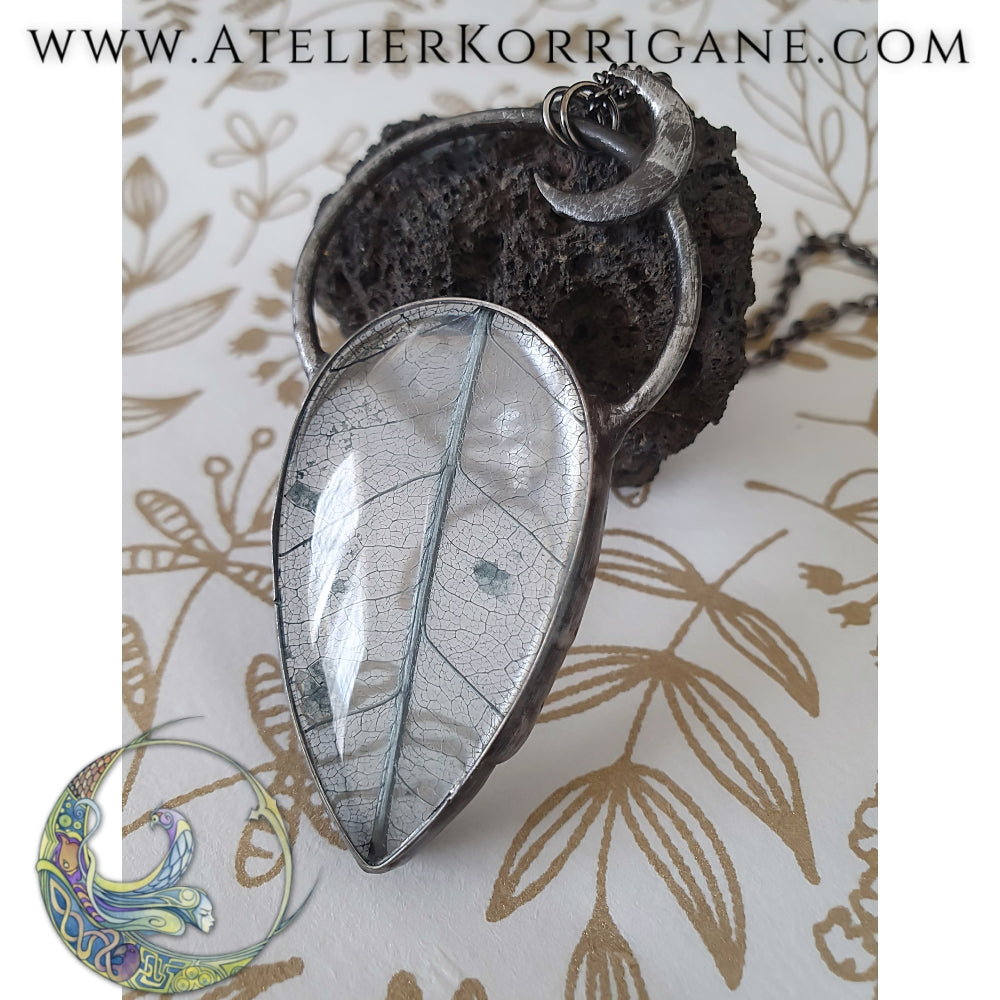 Collier Plantes avec une véritable Feuille et un croissant de Lune - Les Botaniques Korrigane