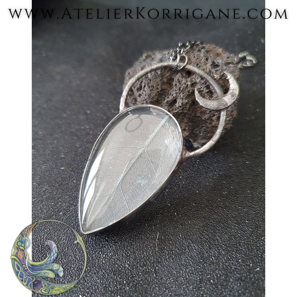 Collier Plantes avec une véritable Feuille et un croissant de Lune - Les Botaniques Korrigane