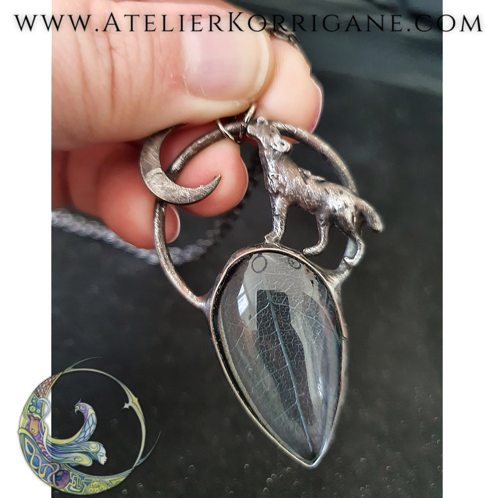 Collier Plantes avec de véritable Feuille et Loup Sous la Lune - Les Botaniques Korrigane