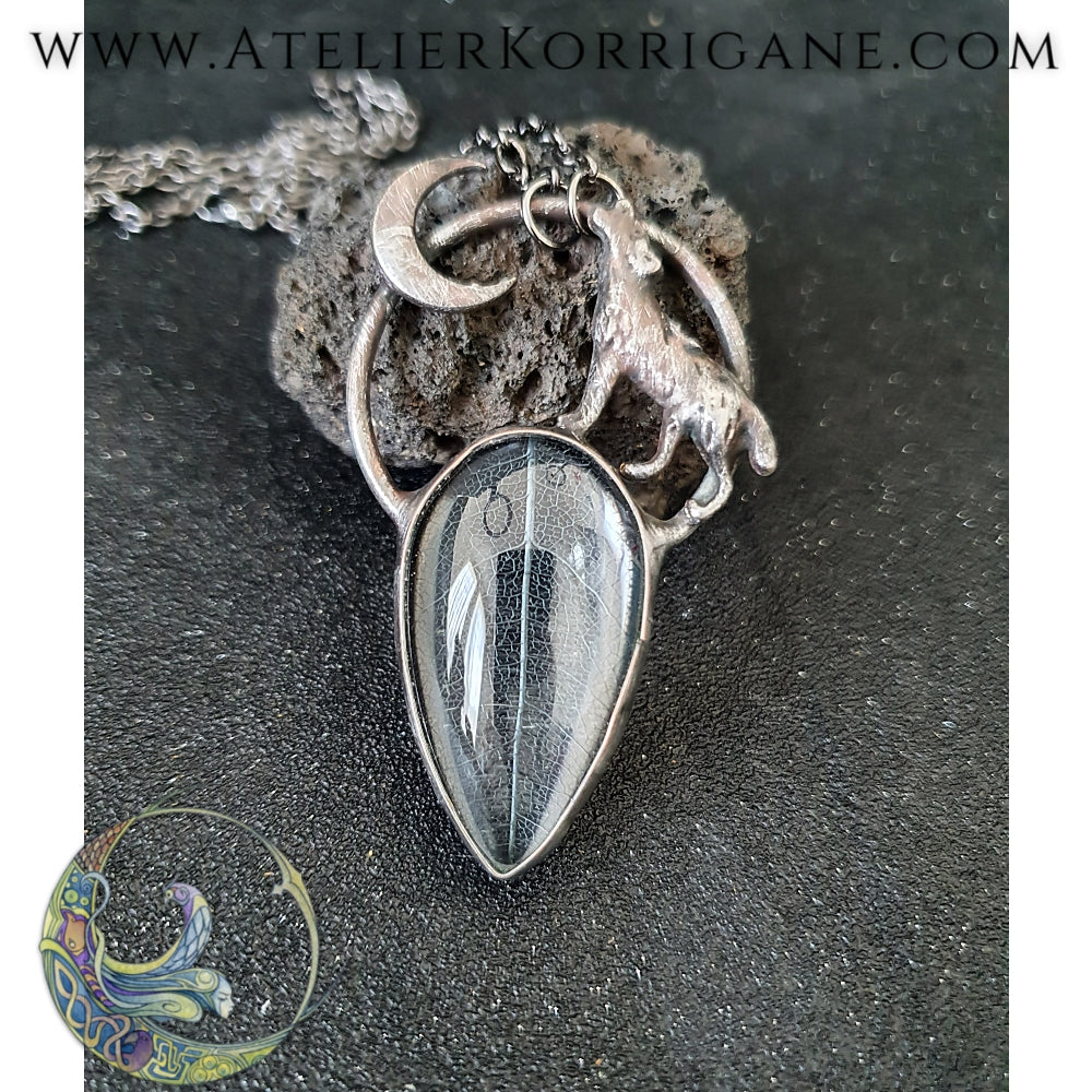 Collier Plantes avec de véritable Feuille et Loup Sous la Lune - Les Botaniques Korrigane