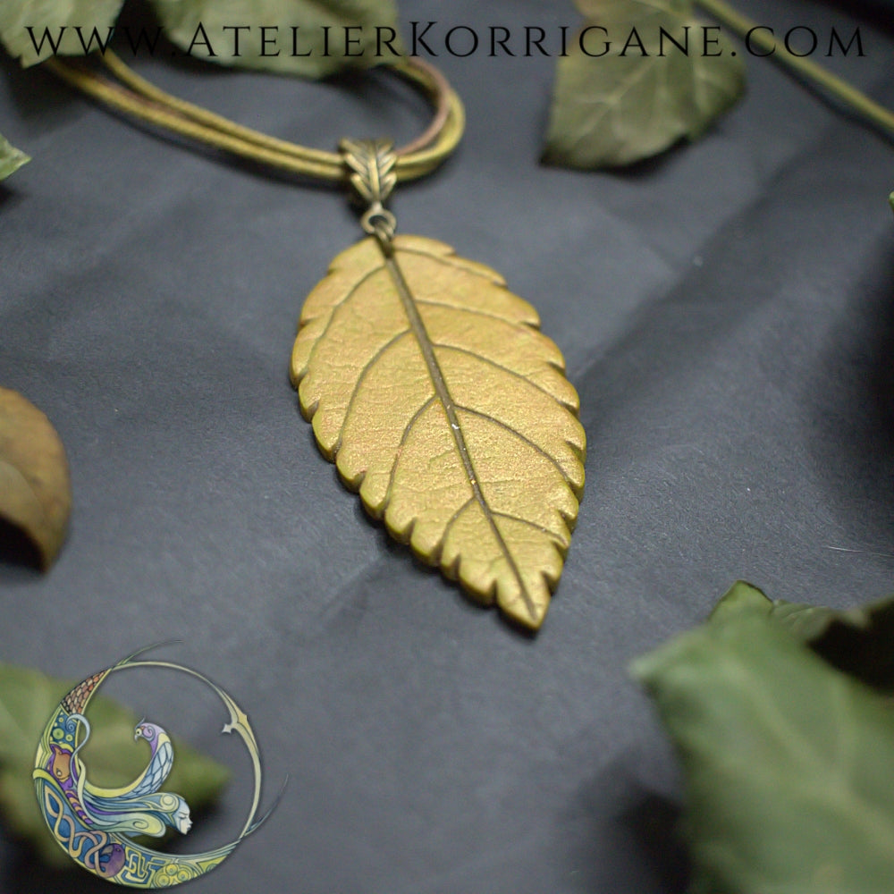 Collier Totem Woodlands Feuille Vert Kaki Korrigane