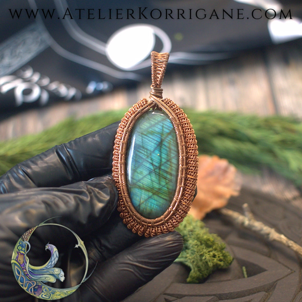 Talisman en Labradorite verte Korrigane