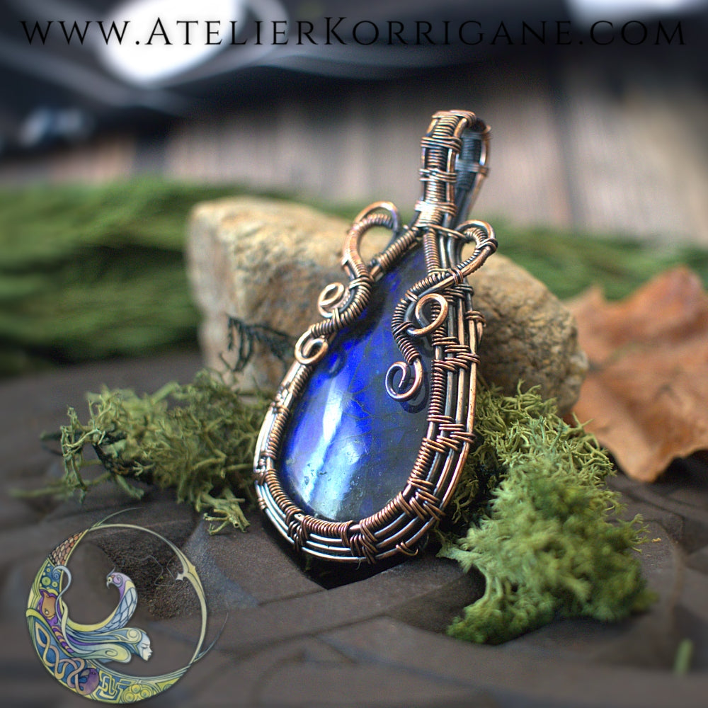 Pendentif en Labradorite Bleue Korrigane