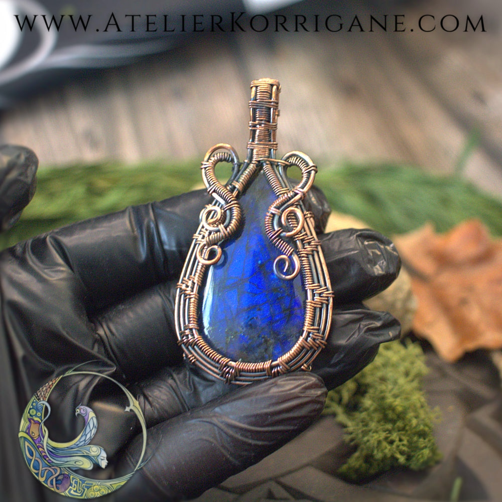 Pendentif en Labradorite Bleue Korrigane