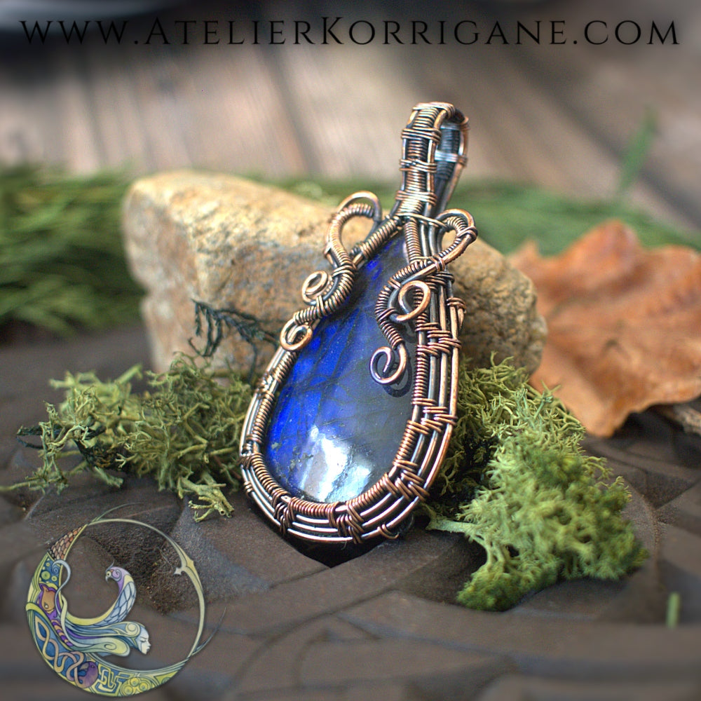 Pendentif en Labradorite Bleue Korrigane