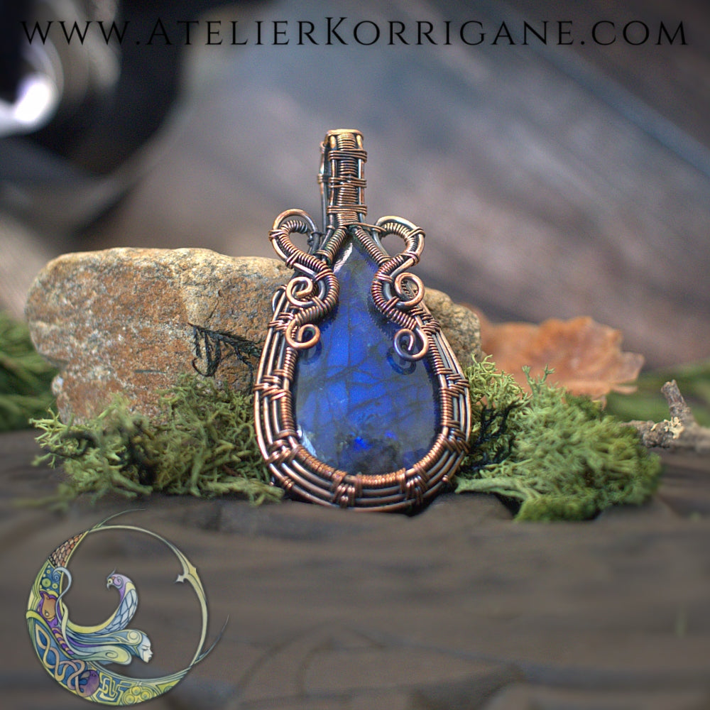 Pendentif en Labradorite Bleue Korrigane