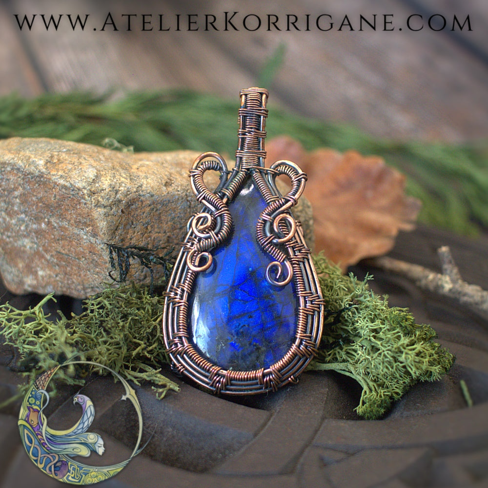 Pendentif en Labradorite Bleue Korrigane