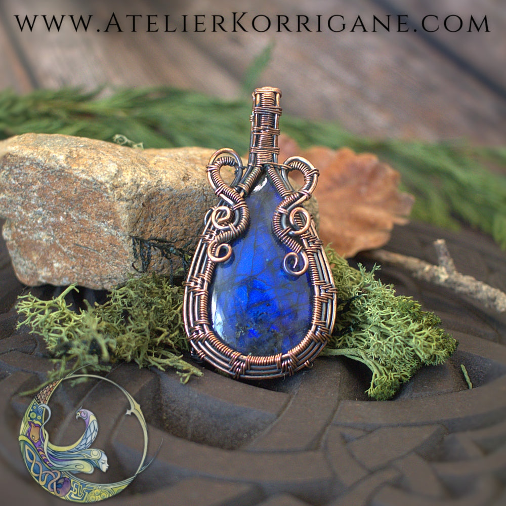 Pendentif en Labradorite Bleue Korrigane