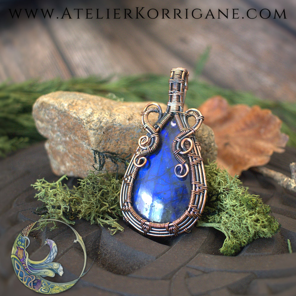 Pendentif en Labradorite Bleue Korrigane
