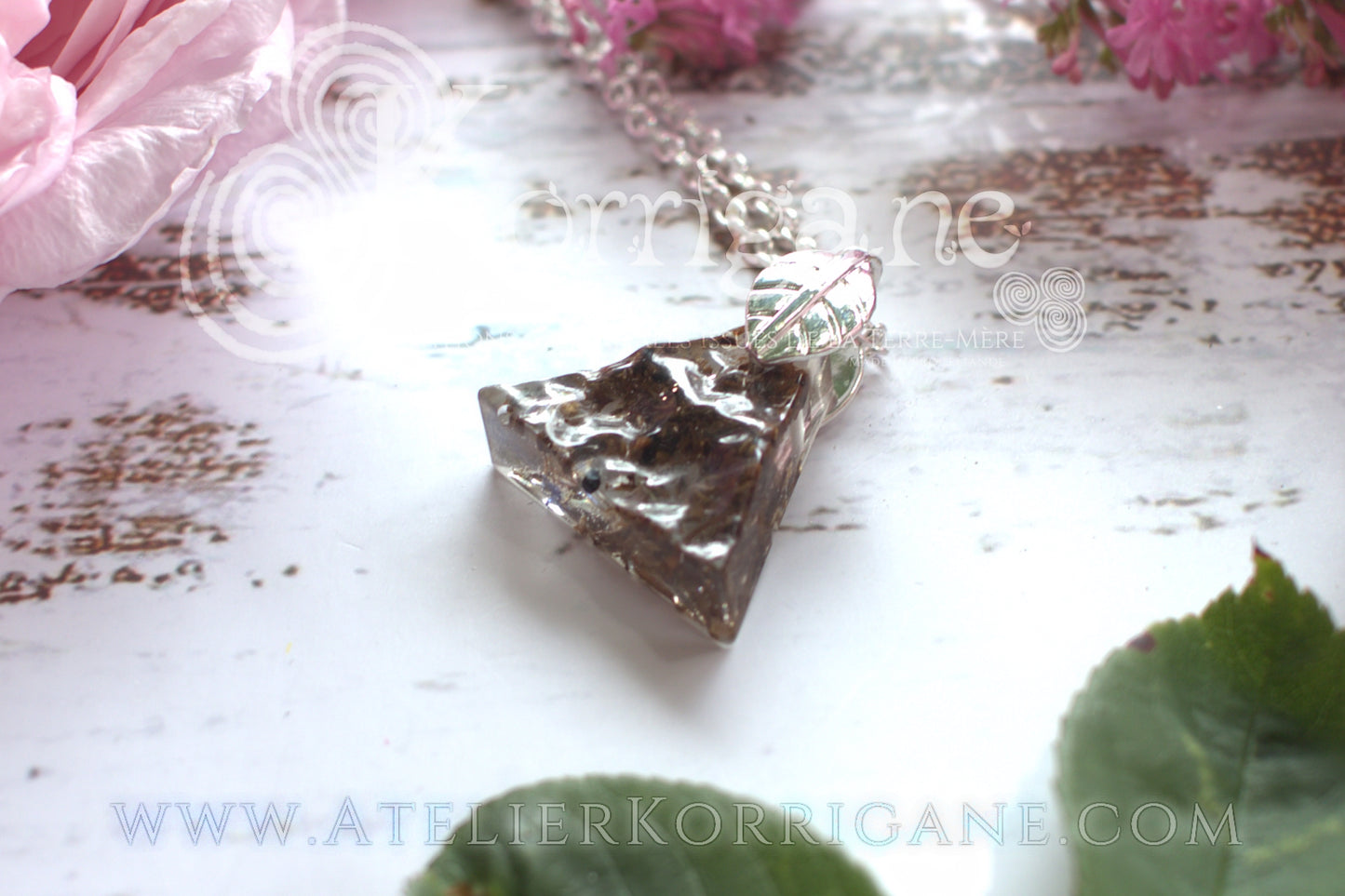 Pendentif Ynis Wytrin avec sa Valériane - korrigane