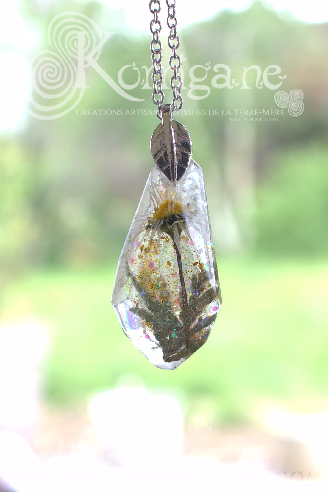 Pendentif Ynis Wytrin avec sa paquerette - korrigane