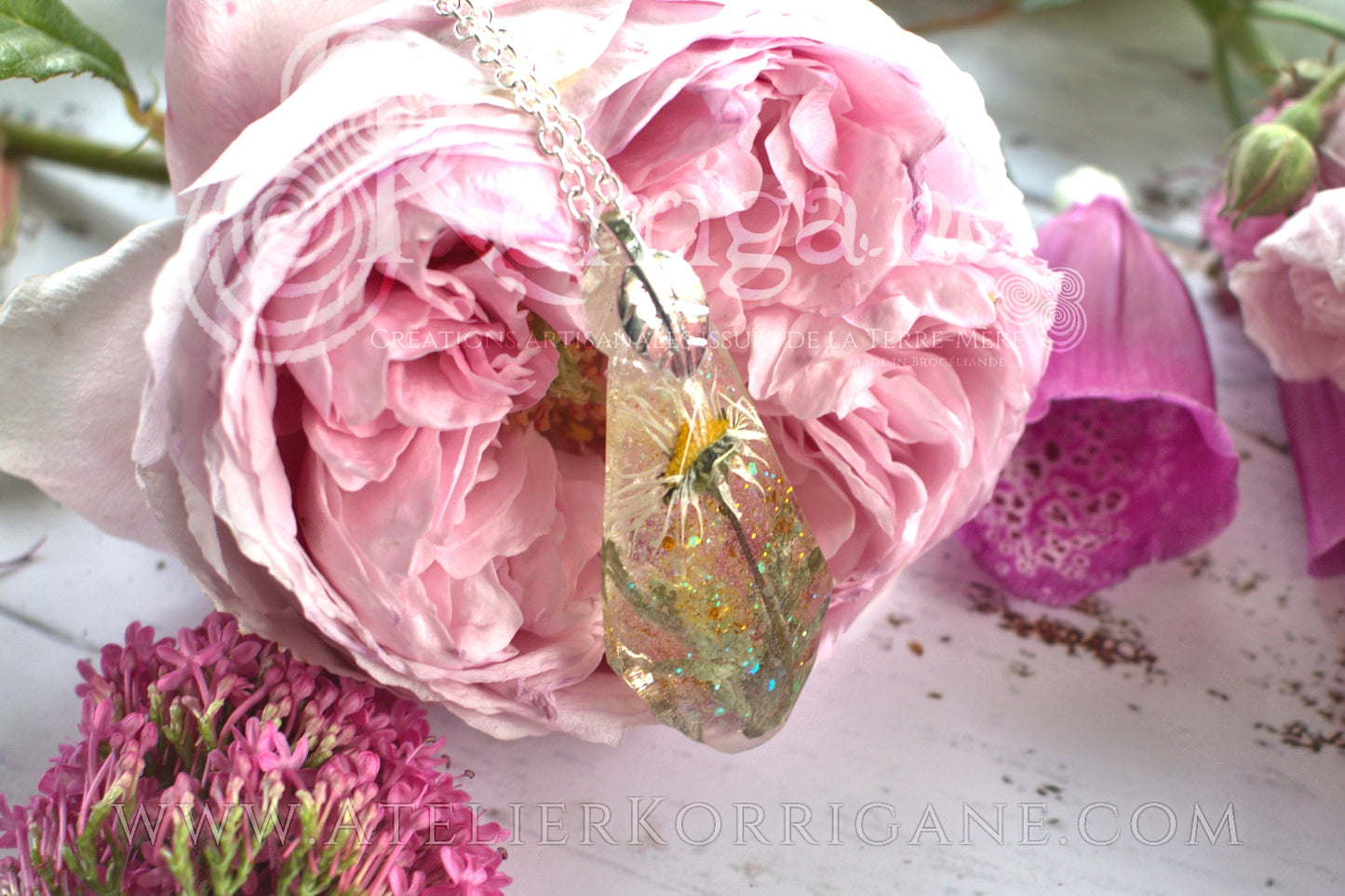 Pendentif Ynis Wytrin avec sa paquerette - korrigane