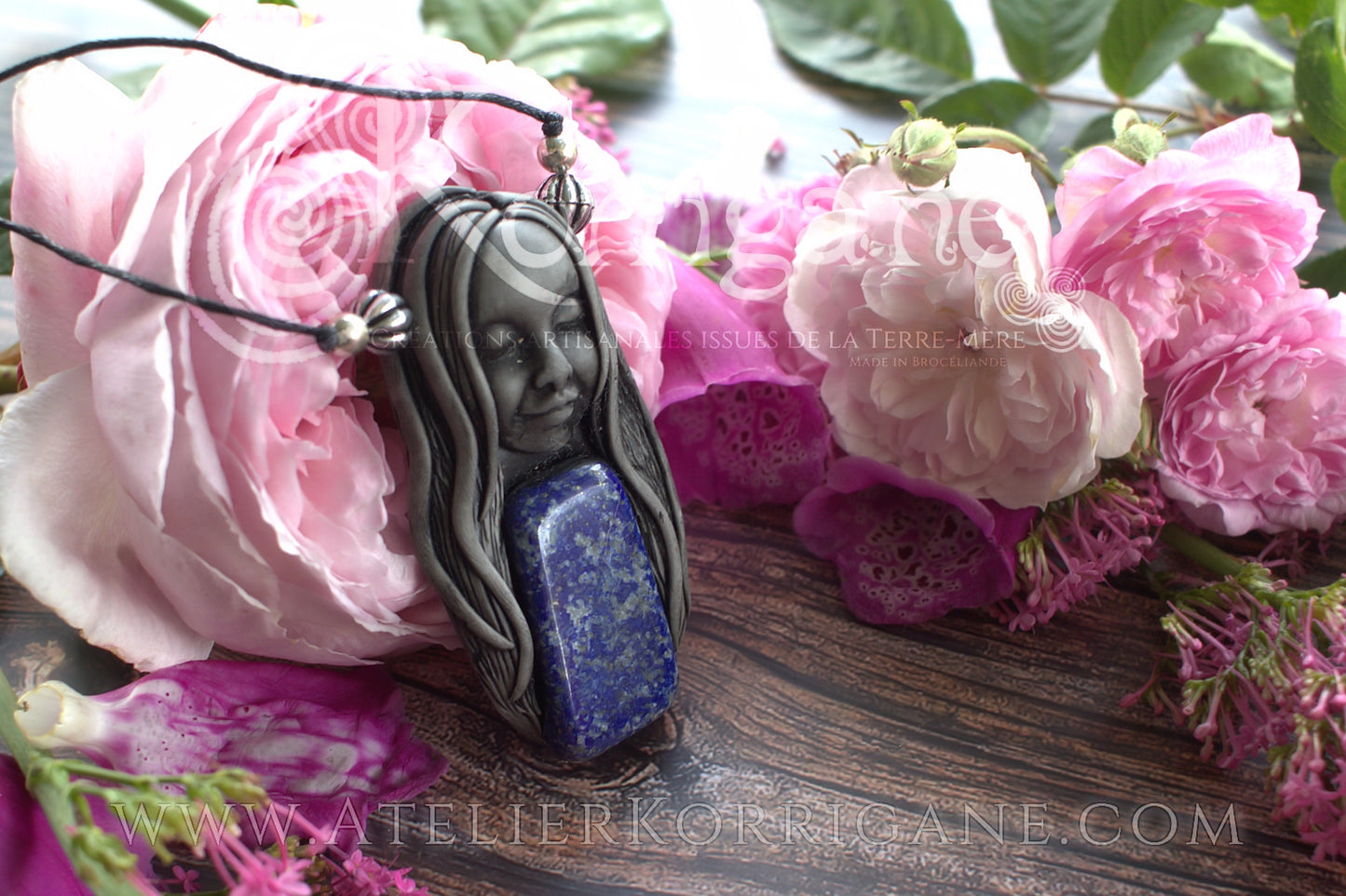Pendentif Déesse-Mère en Lapis Lazuli - korrigane