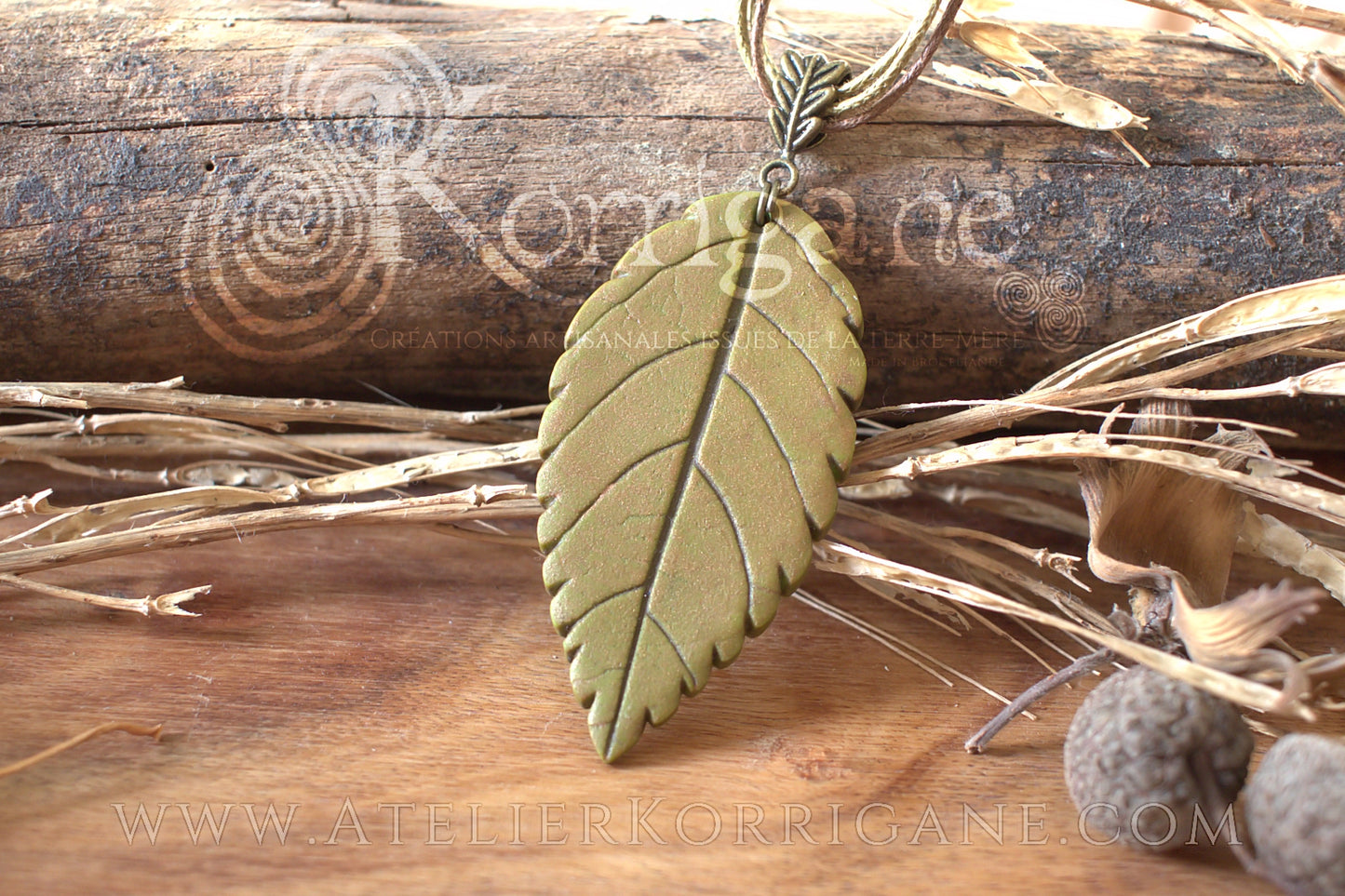 Collier Totem Woodlands Feuille Vert Kaki - korrigane