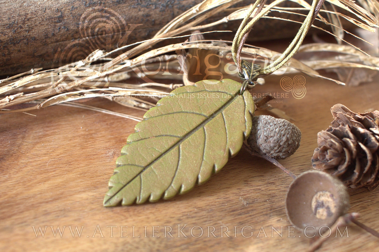 Collier Totem Woodlands Feuille Vert Kaki - korrigane