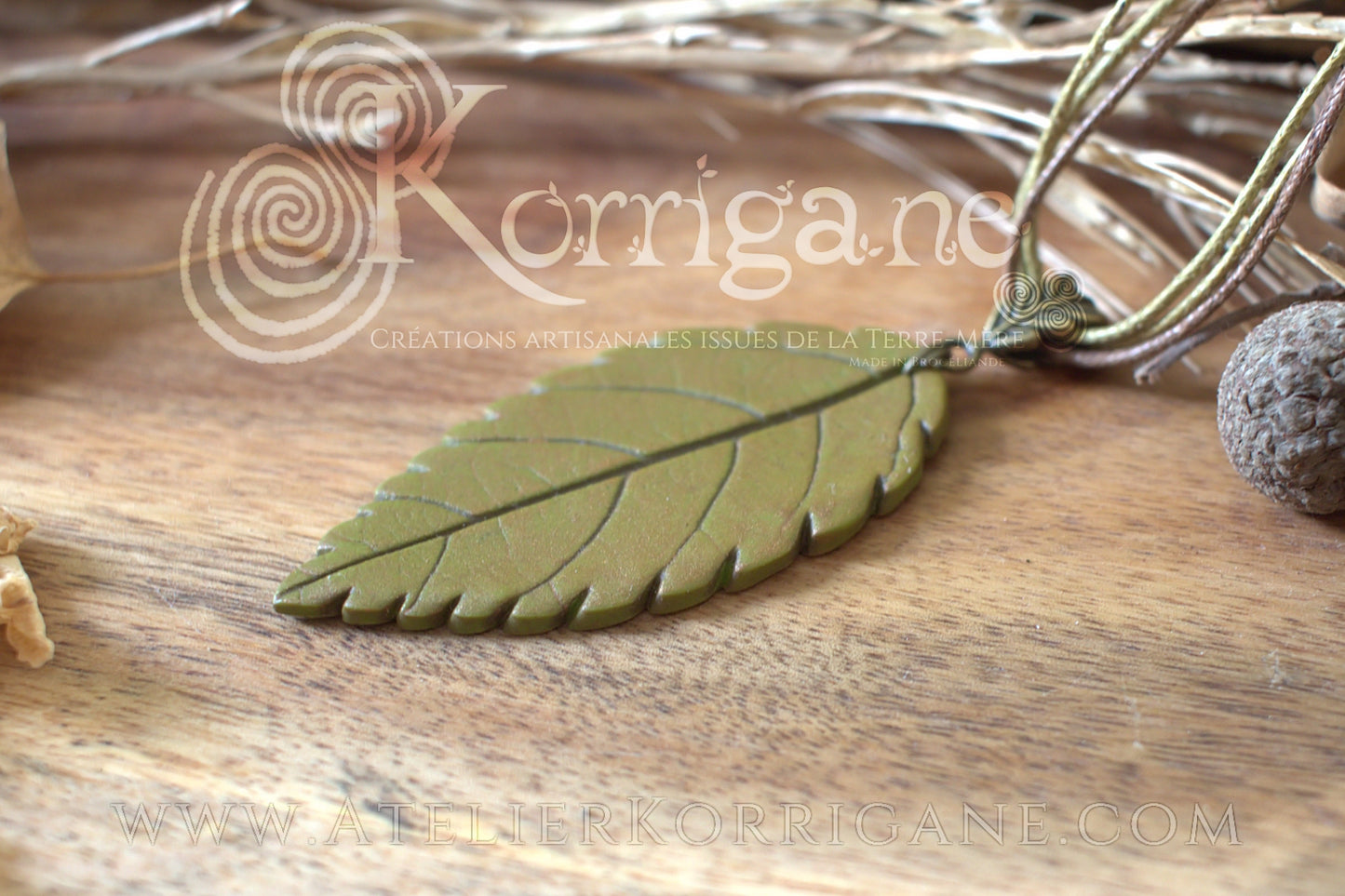 Collier Totem Woodlands Feuille Vert Kaki - korrigane