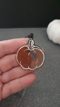 Charger l&#39;image dans la galerie, Pendentif Citrouille Simple orange &amp; noir