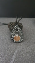 Charger l&#39;image dans la galerie, Pendentif Citrouille Ouija noir &amp; orange