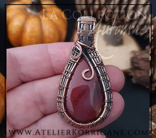 Charger l&#39;image dans la galerie, Pendentif Mabon en Jaspe Mookaite pour l&#39;ancrage à soi