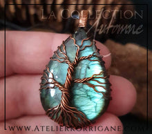 Charger l&#39;image dans la galerie, Pendentif Mabon Arbre de Vie en Labradorite Bleu Océan