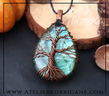 Charger l&#39;image dans la galerie, Pendentif Mabon Arbre de Vie en Labradorite Bleu Océan