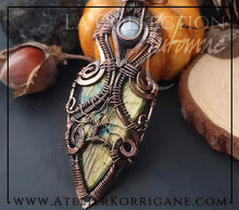 Charger l&#39;image dans la galerie, Pendentif Mabon Arbre de Vie Ethnique en Labradorite Verte et Blanche