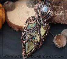 Charger l&#39;image dans la galerie, Pendentif Mabon Arbre de Vie Ethnique en Labradorite Verte et Blanche