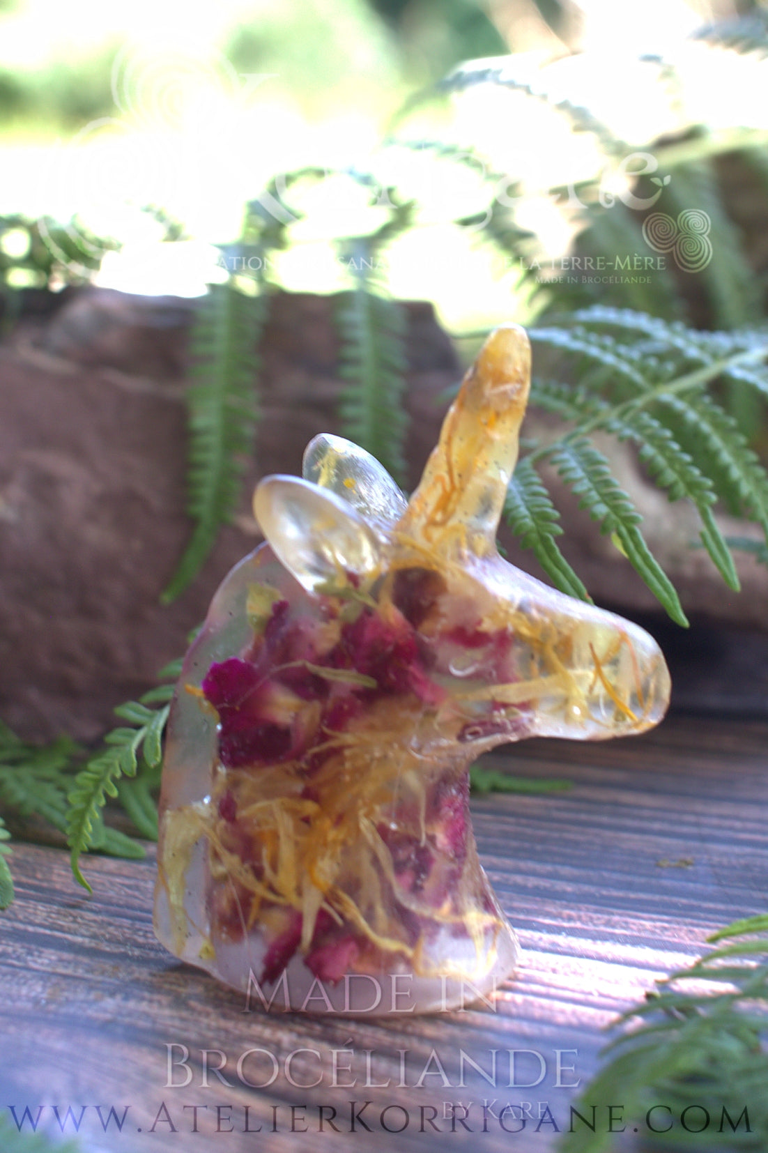 Figurine totem Licorne aux plantes